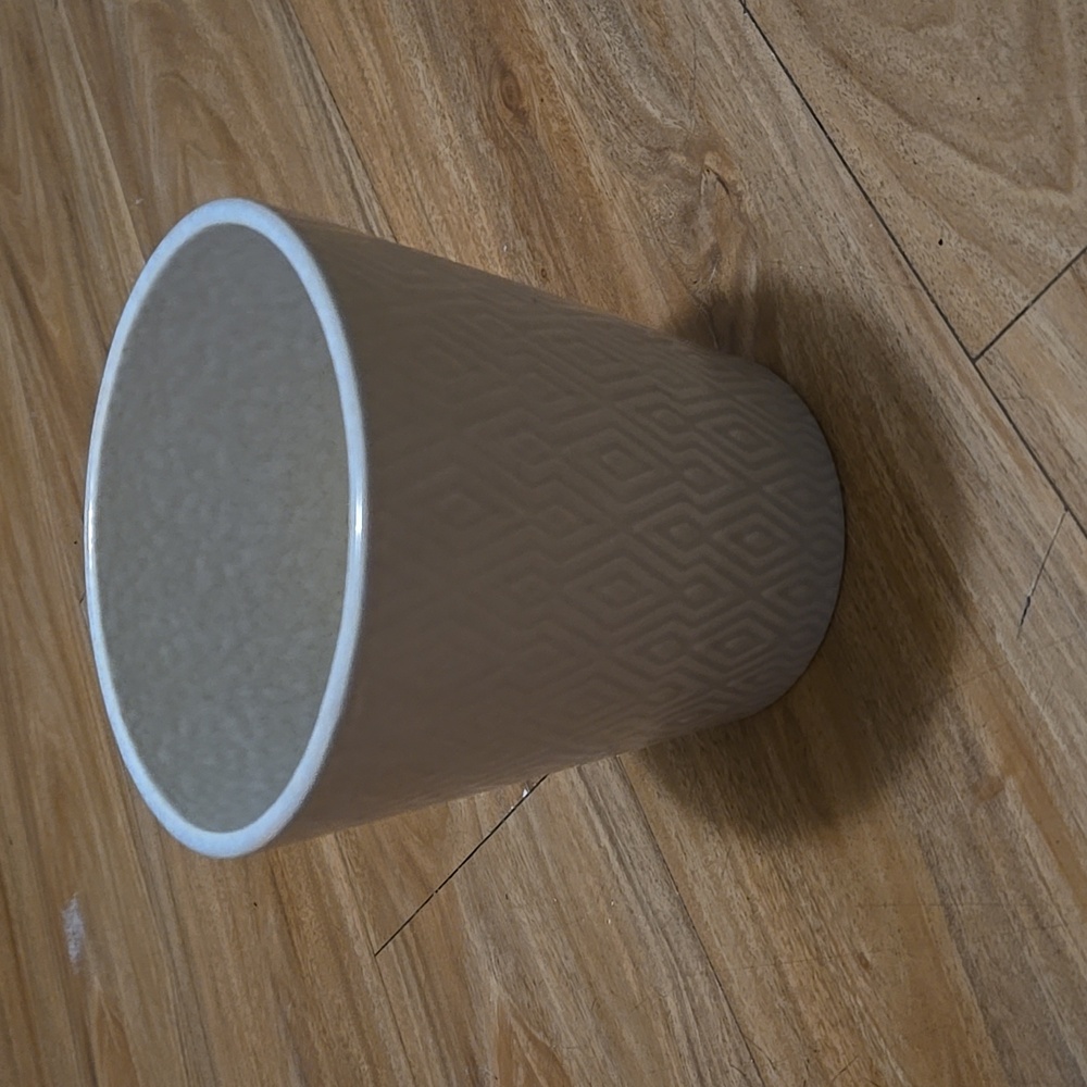 Tan 5 inch pot